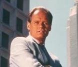 Rick Hunter, interprété par Fred Dryer a la voix française d'un autre flic... 