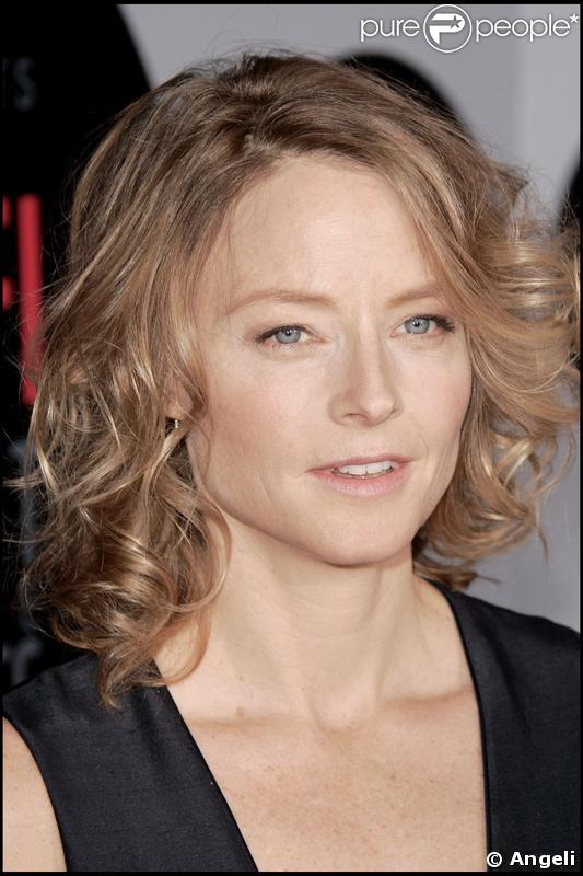 Parfaitement bilingue anglais-français, la comédienne américaine Jodie Foster assure le doublage dans notre langue de tous ses films (sauf Le Silence des Agneaux) 