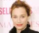 Quant à Kristin Scott Thomas, elle-même bilingue et jouant dans de nombreux films français (comme Ne le dis à personne), elle fait de même ! Evidemment, rares sont les comédiens comme elles, pouvant assurer leur propre doublage en français. 