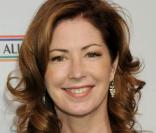 Dana Delany, très élégante dans cette robe noire à fines dentelles... 