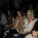 Une Tori Spelling amincie met K.O Mena Suvari à la Fashion Week new-yorkaise...