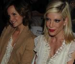 Tori Spelling et Mena Suvari à la Fashion Week new-yorkaise