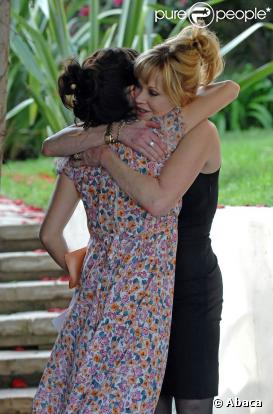 Penélope Cruz dans les bras de Melanie Griffith 