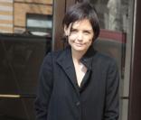 Katie Holmes, mais... c'est quoi ce look ? (sur le tournage de The Extra-Man, à NYC, hier)