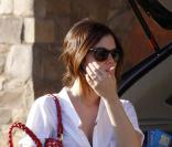 Rachel Bilson nous montre son énoooorme bague