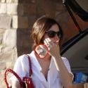 Rachel Bilson nous montre ENFIN sa bague de fiançailles ! Enorme !