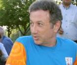 Michel Drucker sur son vélo en 2004 lors du passage de la flamme olympique à Paris