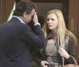 Esther Canadas en séance shopping à Madrid avec un ami