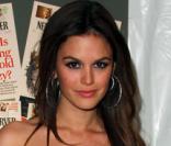 Rachel Bilson se mobilise pour les jeunes les plus démunis