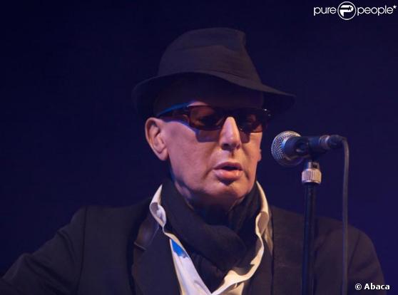 Alain Bashung sa deuxième Victoire de la Musique pour meilleur interprètre masculin de l'année...
