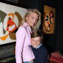 La jolie Sarah Marshall vous présente son adorable fils !