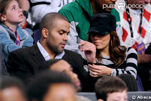 Eva Longoria et Tony Parker assistent à un concours de dunks