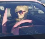 Paris Hilton et sa Bentley Continental GT Rose à Los Angeles le 22/12/2008