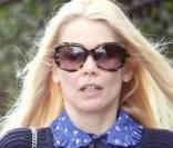 Claudia Schiffer le 05 mars 2009 se baladant dans les rues de Londres