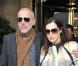C'est d'une main ferme et protectrice que Pascal Greggory protège la lumineuse Amira Casar des flashes des photographes devant l'hôtel du Crillon