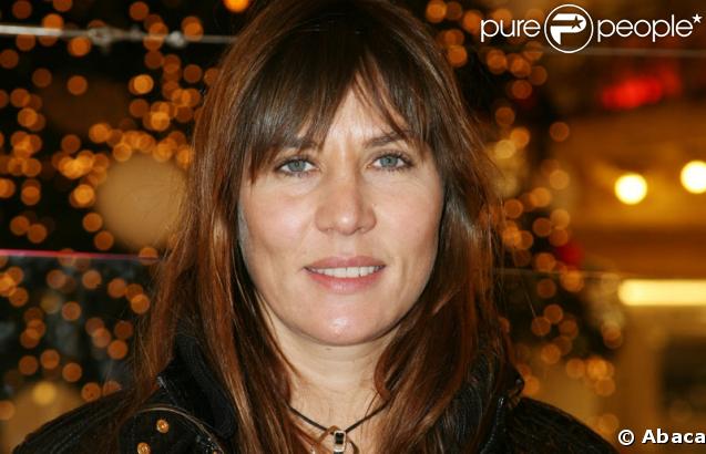 Mathilde Seigner en novembre 2007 sur le boulevard Haussmann à Paris 