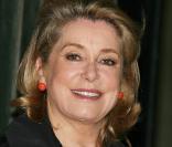 Catherine Deneuve, le 9 mars 2009, au Palais de Tokyo, à l'occasion du défilé Yves Saint Laurent.