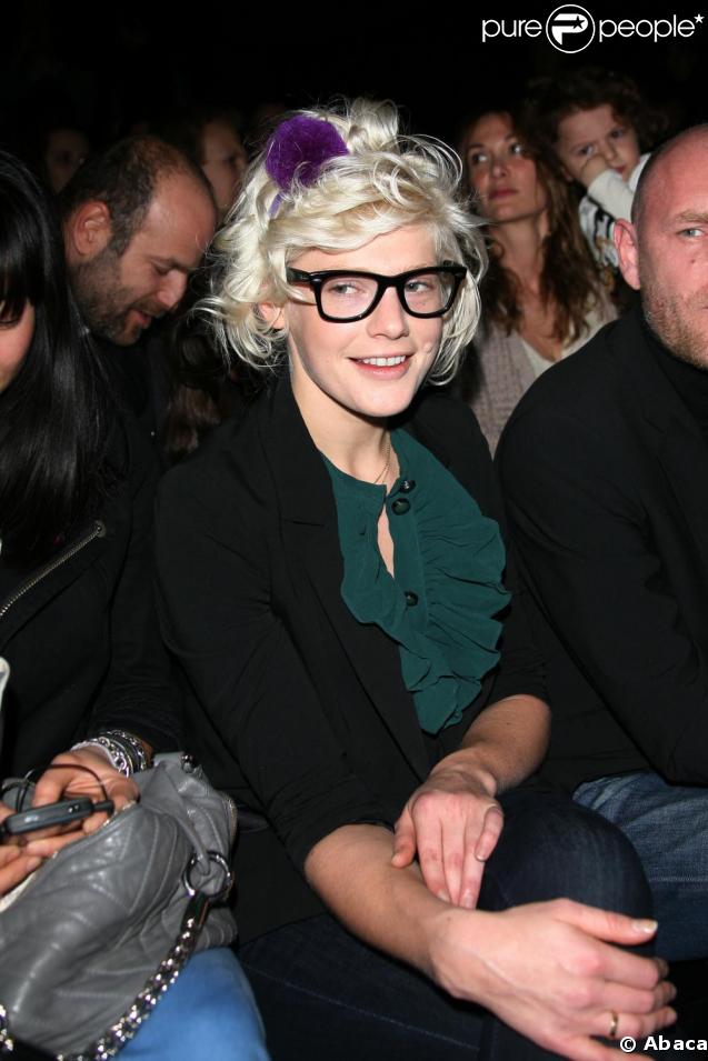 Micky Green est son look improbable au défilé Castelbajac