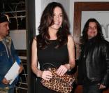 Catherine Zeta-Jones sortant du restaurant Madeo à Los Angeles le 9 mars 2009