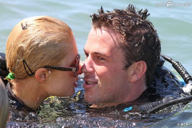 Paris Hilton et son chéri, Doug Reinhardt, à Hawaï