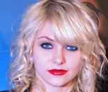  Vraiment trop mimi cette petite ! 
 Lancement de la marque de lunettes Carrera à New York, le 13 mars 2009 