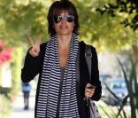 Plutôt réussie cette photo... Lisa Rinna en balade à Hollywood le 13 mars 2009