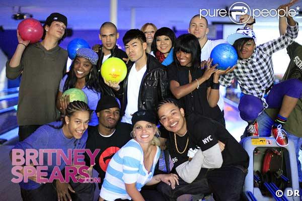 Britney Spears et ses danseurs au Bowling