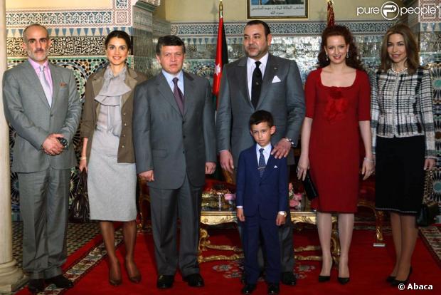 Rania de Jordanie au Palais Royal du Maroc avec son époux et le couple royal du Maroc accompagné de leur fils et de cousins 