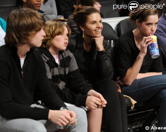 Maria Shriver et ses enfants au match des Lakers/Mavericks