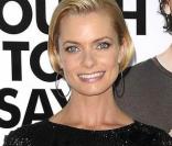 La sculpturale Jamie Pressly et ses jolies gambettes, à l'avant-première de 