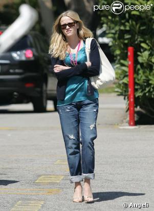 Reese Witherspoon dans les rues de Brentwood, un look... raté !