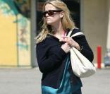 Reese Witherspoon dans les rues de Brentwood, un look... raté !