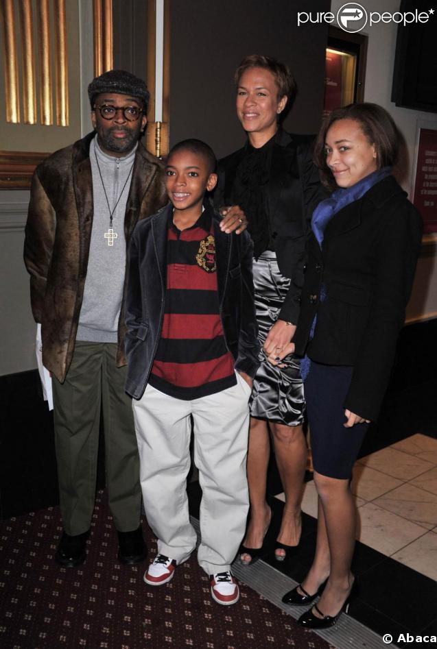 Spike Lee et sa petite famille à Broadway, pour la représentation de  West Side Story . 19/03/09