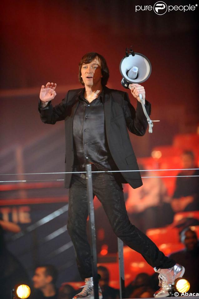 Cali sur scène pour les Victoires de la Musique, le 28 février 2009 au Zénith