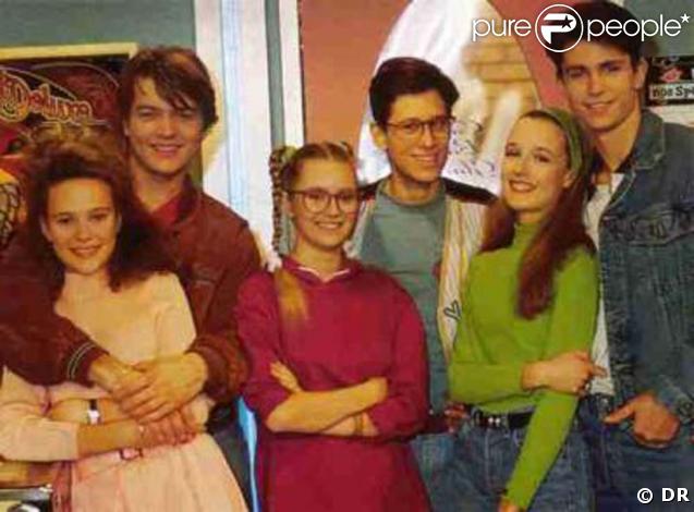  Et Justine a un petit ami, Jérome avec lequel elle teste ses  Premiers Baisers . Mais Justine a aussi une soeur... Hélène ! 
