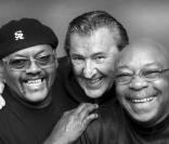 Uriel Jones avec deux autres membres des Funk Brothers