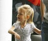 Jennifer Garner dépose son aînée Violet à l'école avec la petite Séraphina à Santa Monica le 25 mars 2009