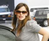 Jennifer Garner dépose son aînée Violet à l'école avec la petite Séraphina à Santa Monica le 25 mars 2009