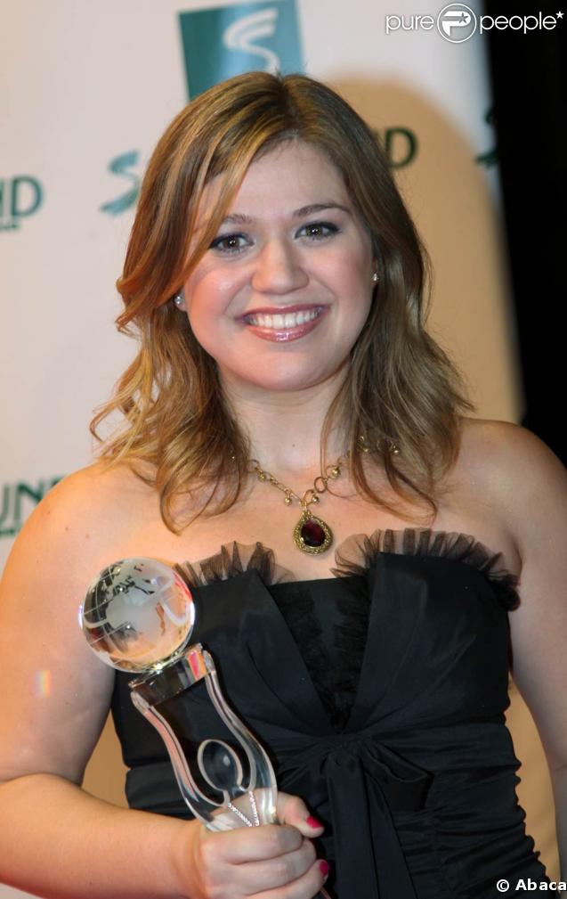 Kelly Clarkson récompensée d'un World Entertainment Award à Vienne, en Autriche, le 5 mars 2009