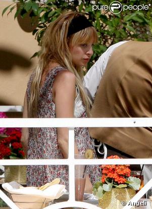 Nicole Richie déjeune à Beverly Hills