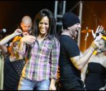 Amel Bent et Pascal Obispo ont mis le feu au Palais des Sports de Lyon, le 28 mars 2009, à l'occasion de la 4e édition de 