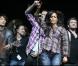 Bixente Lizarazu, M. Pokora, Amel Bent et Grégoire, à fond, au Palais des Sports de Lyon, le 28 mars 2009, à l'occasion de la 4e édition de "Foot-Concert", au profit de l'association Huntington.
