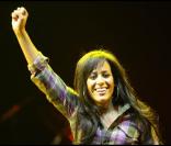 Amel Bent a perdu au foot, mais a gagné au concert, au Palais des Sports de Lyon, le 28 mars 2009, à l'occasion de la 4e édition de 