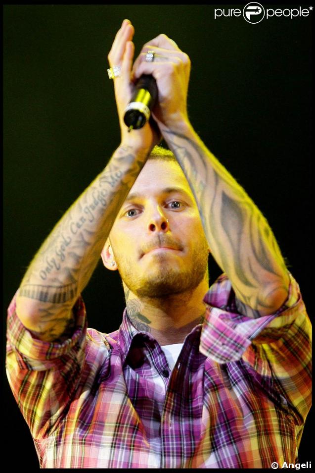 M. Pokora et ses tattoos, au Palais des Sports de Lyon, le 28 mars 2009, à l'occasion de la 4e édition de 