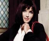Isabelle Adjani pose avec son it-bag