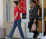 Robert Downey Jr fait les courses avec son fils Indio dans les rues de Los Angeles