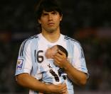 Sergio Agüero et son fils Benjamin lors du match Argentine/ Vénézuela, en Argentine ce week-end
