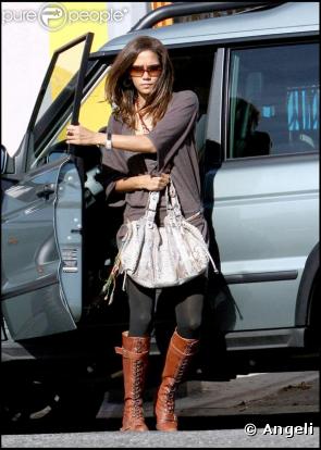 Dans les rues de L.A, Halle Berry a choisi le modèle en python...