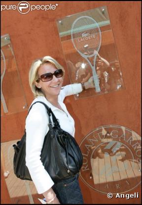 Ariane Massenet, la chroniqueuse du grand journal ne fait pas d'exception et porte un sac Darel !