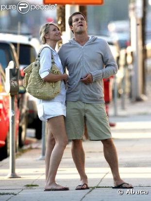 L'actrice Cameron Diaz porte le model Syracuse de Gérard Darel en version jaune !